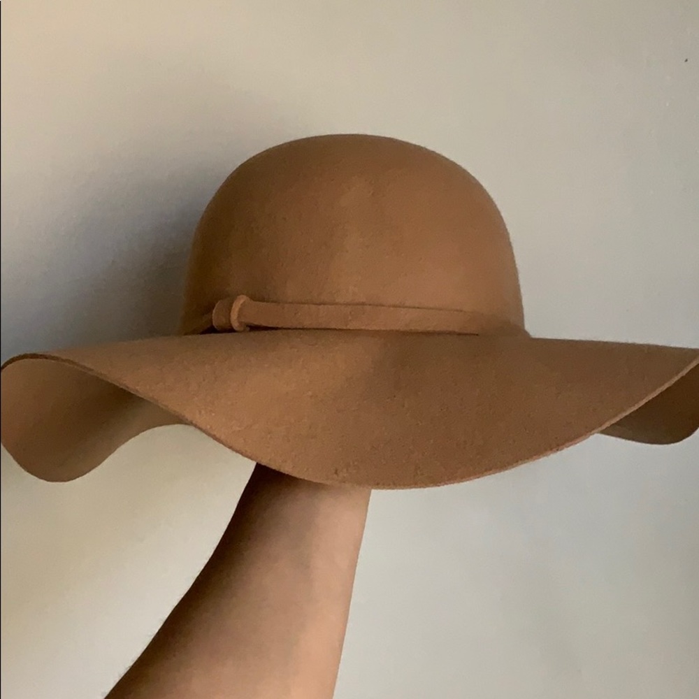 Tan floppy hat